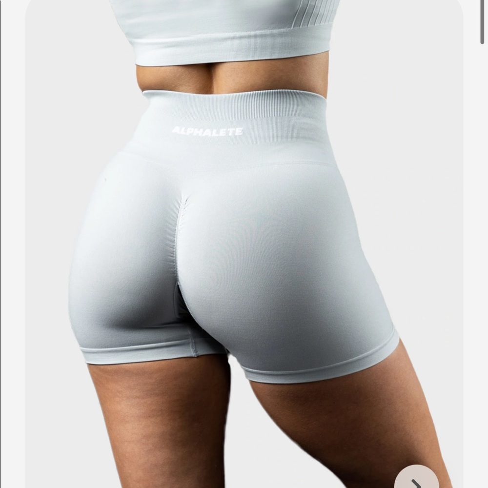 ALPHALETE Amplify Shorts Silver Sky S